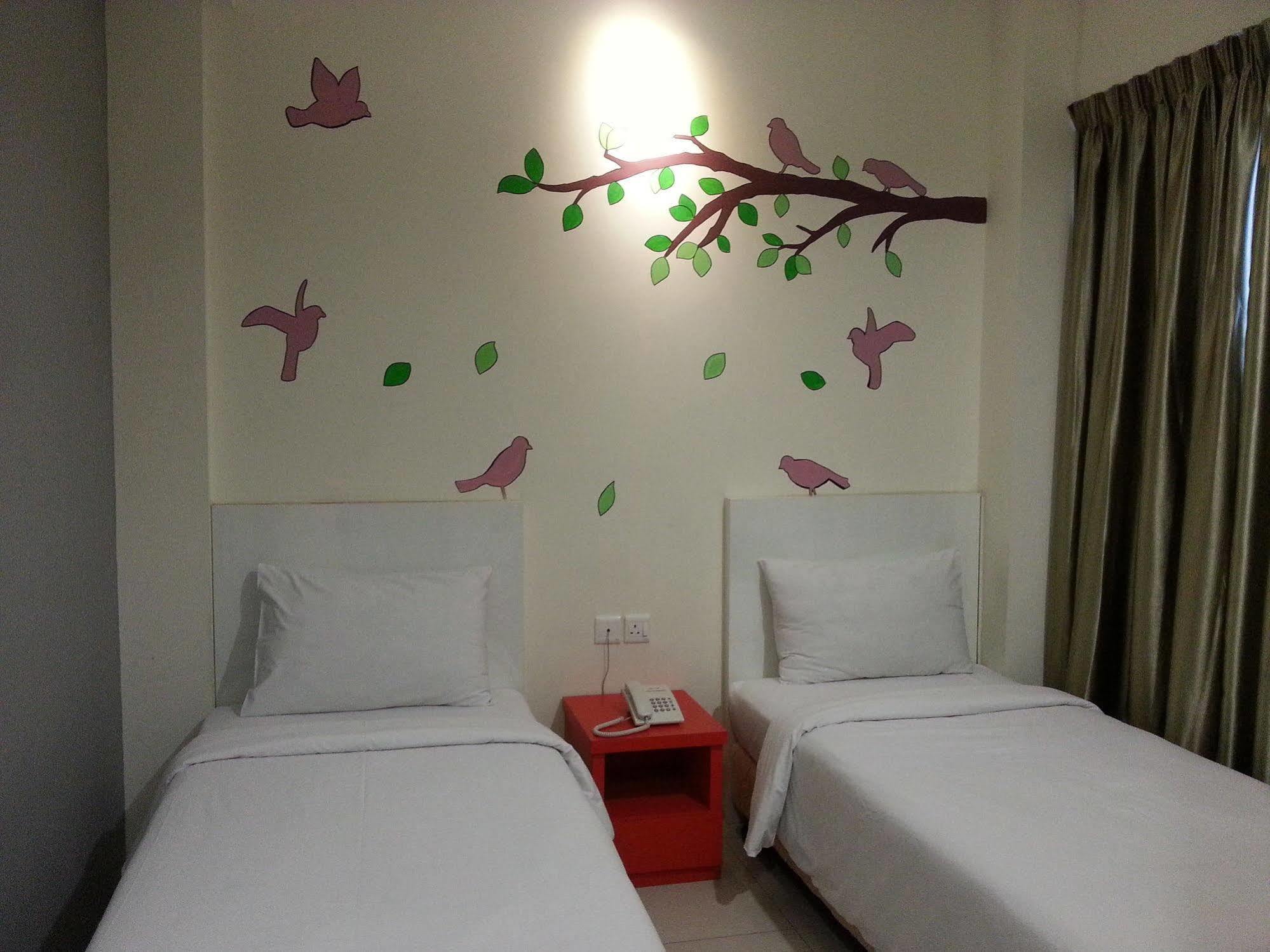 Hotel Strawberry Fields Petaling Jaya Exterior foto